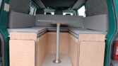 Volkswagen Transporter T5 - aménagement intérieur du van avec ses banquettes